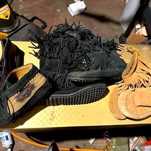 Minnetonka moccasins size 7 7 6